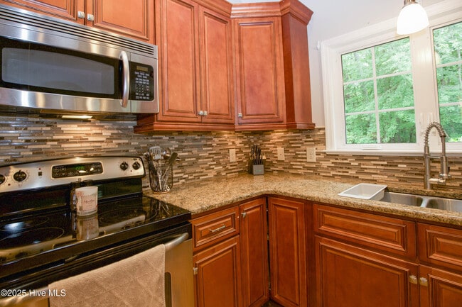 Building Photo - 5 Kemper Woods Ct