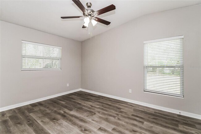 Building Photo - 6007 Oakcrest Cir