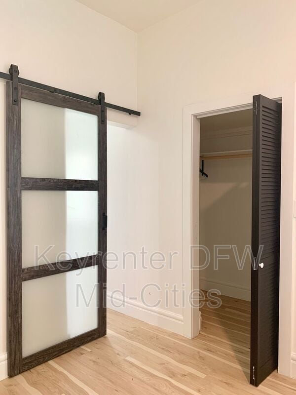 Building Photo - 1512 W Twelfth St