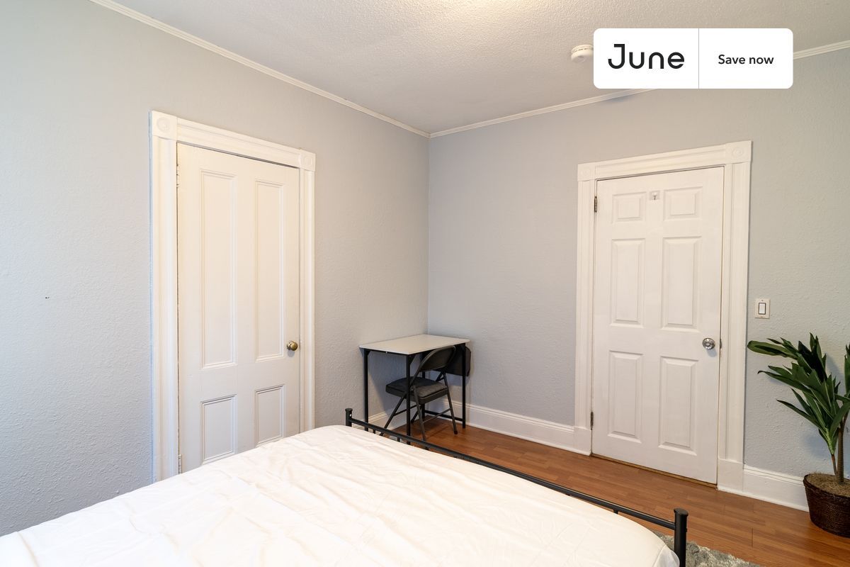 Building Photo - 6 7th St