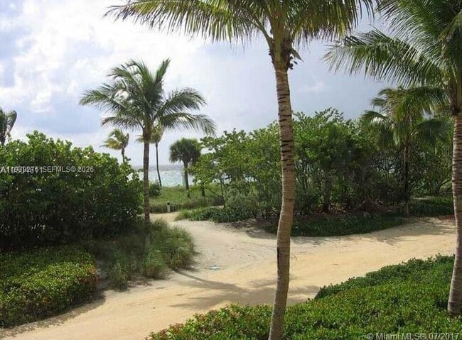 Building Photo - 10185 Collins Ave