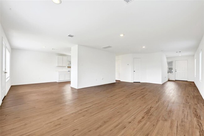 Building Photo - 227 River Grv Ct