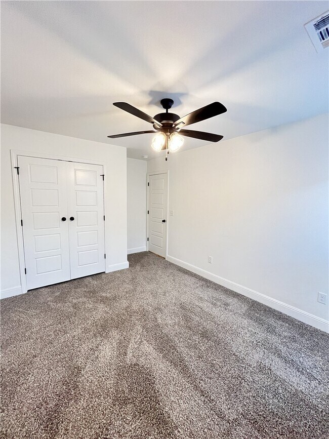 Building Photo - 2060 Periwinkle Pl