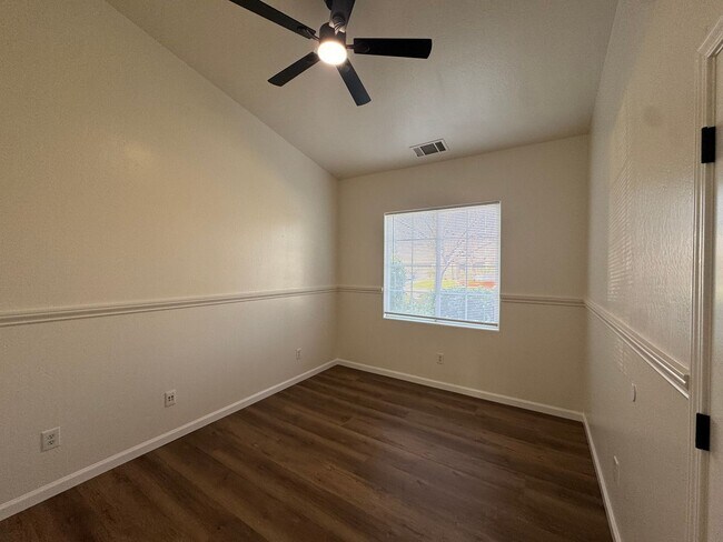 Building Photo - Spacious SW home with an office!