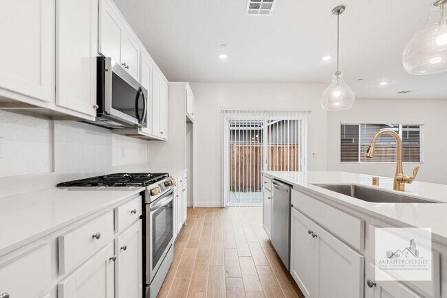 Building Photo - 1017 Springtime Ave