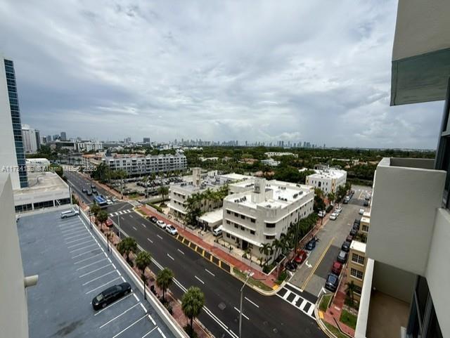 Building Photo - 100 Lincoln Rd