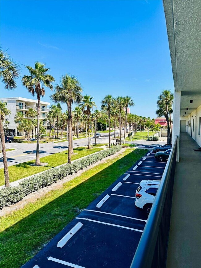 Building Photo - 3111 Pass a Grille Way