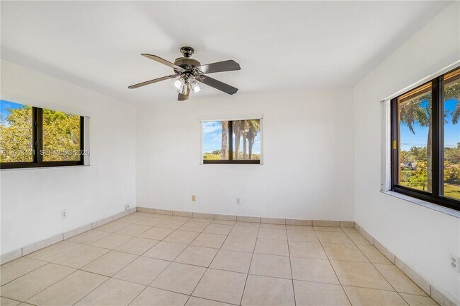 Building Photo - 26500 SW 167th Ave