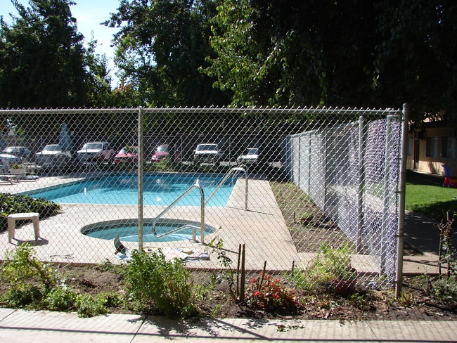 Building Photo - Captains Cove