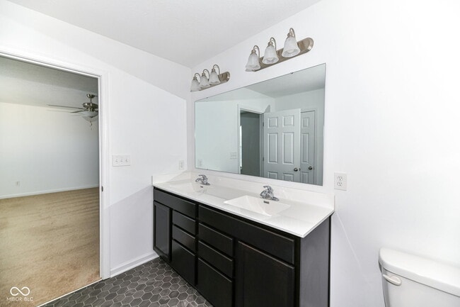 Building Photo - 5375 Maywood Dr
