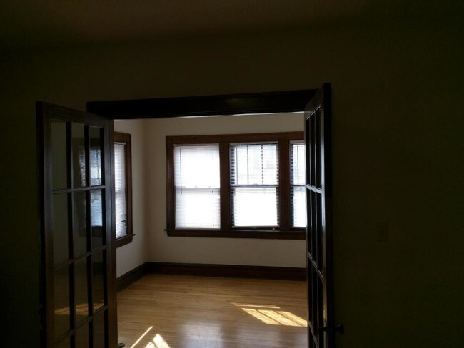 Building Photo - 2020 East Franklin Avenue, Unit 1