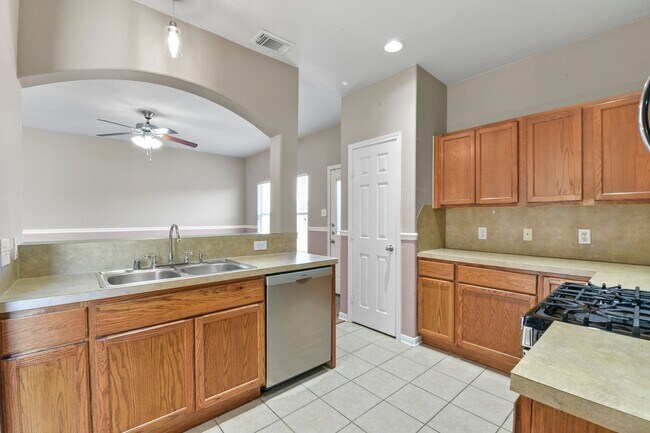 Building Photo - Stunning Corner Unit Townhome - Move-in special: Receive $100 off both your first and second mont...