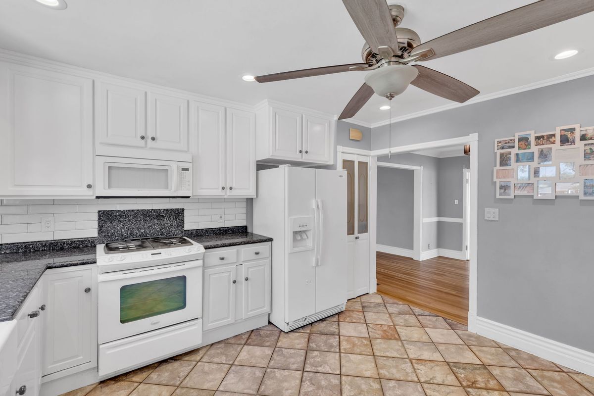 Building Photo - 4220 Los Coyotes Diagonal