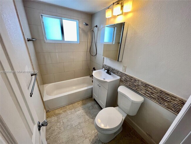 Building Photo - 2700 NE 135th St