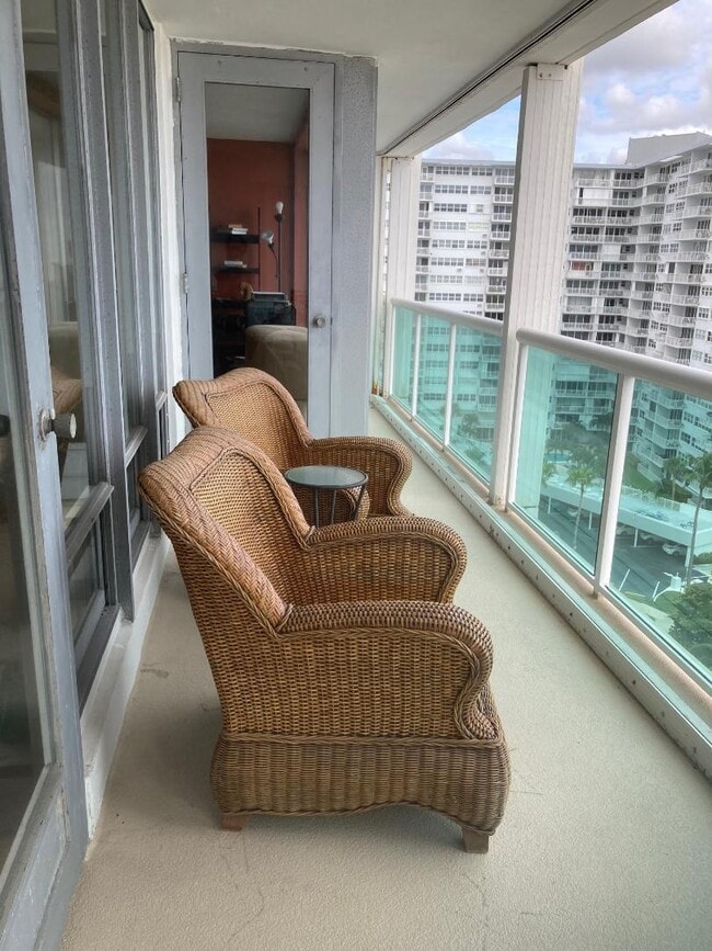 Building Photo - 2100 S Ocean Ln