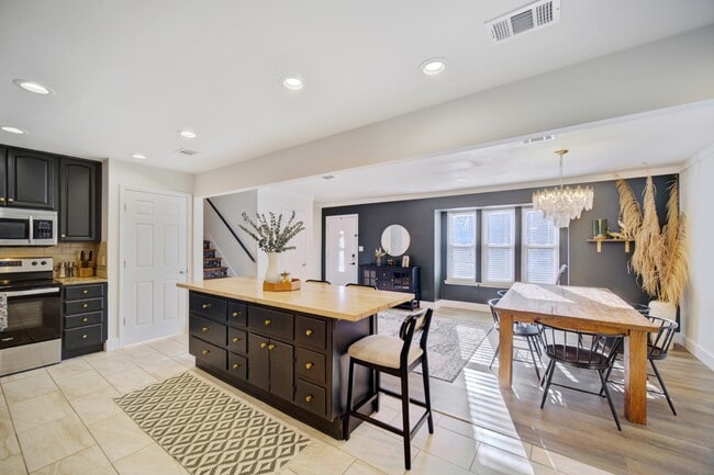 Building Photo - 1024 Juniper Ave