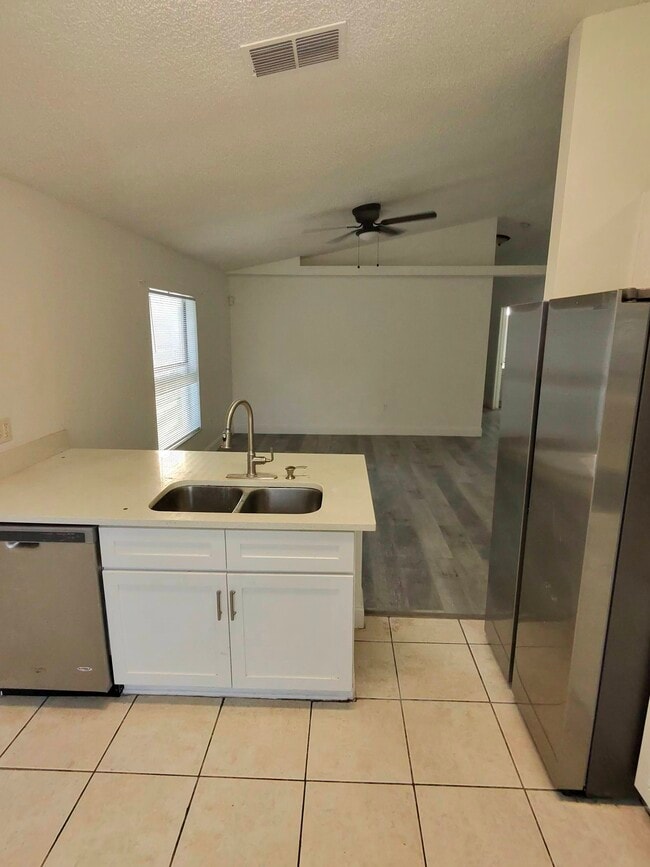 Building Photo - 7214 Edgewater Shores Ct