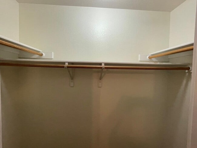 Building Photo - 1033 Christopher Ave