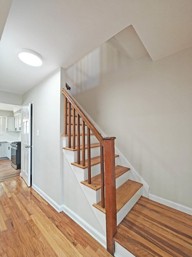 Building Photo - Spacious Fully Renovated Corner-Home Available Now!