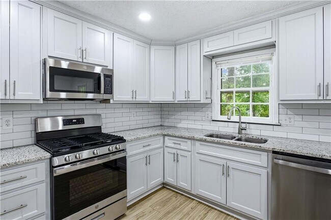 Building Photo - 1600 Sugar Plum Dr SW
