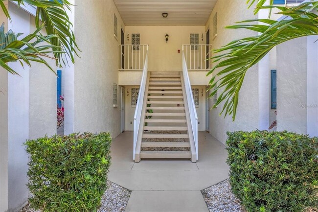 Building Photo - 809 Montrose Dr