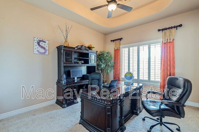 Building Photo - 2720 E Jade Pl