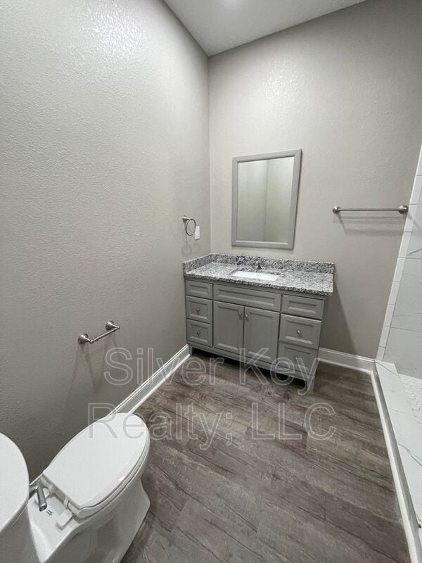 Building Photo - 402 Ingleside Ave