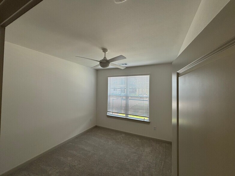Building Photo - 1301 Leah Ave