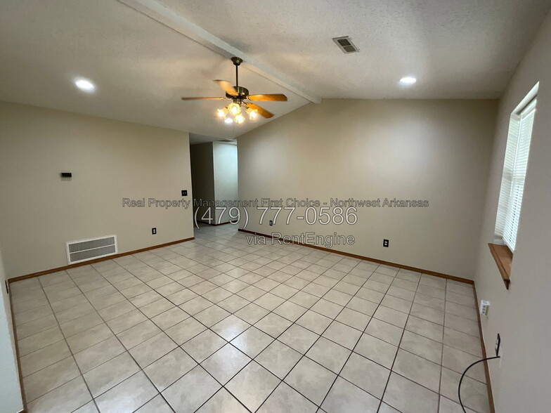Building Photo - 1706 S F St