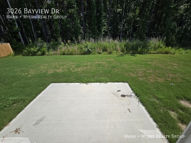 Building Photo - 3026 Bayview Dr