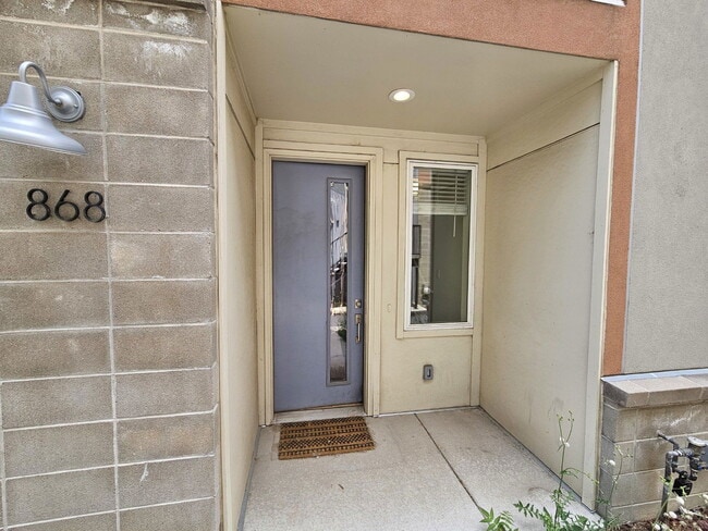 Building Photo - 868 Kalamath St