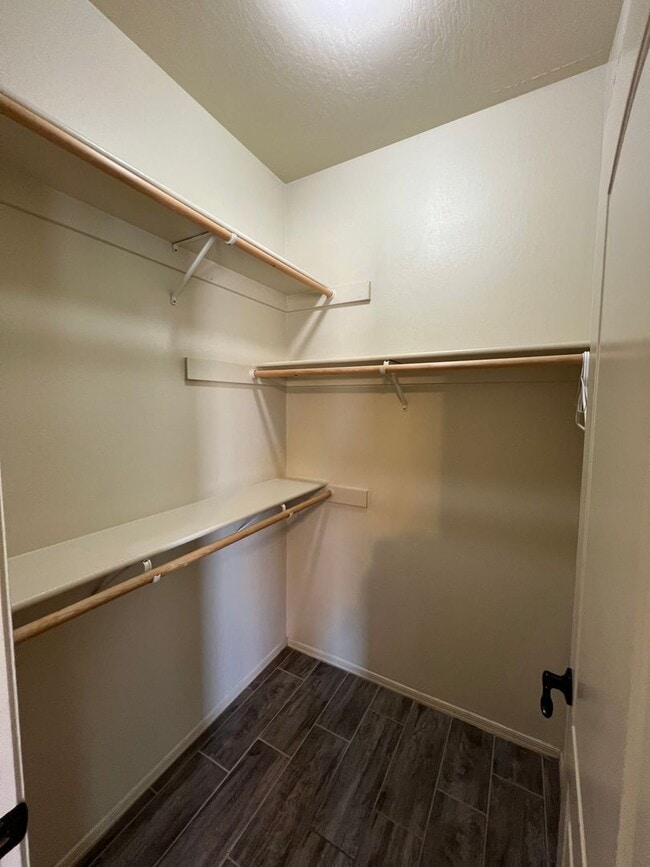 Building Photo - NICE 3 BEDROOM HOME!