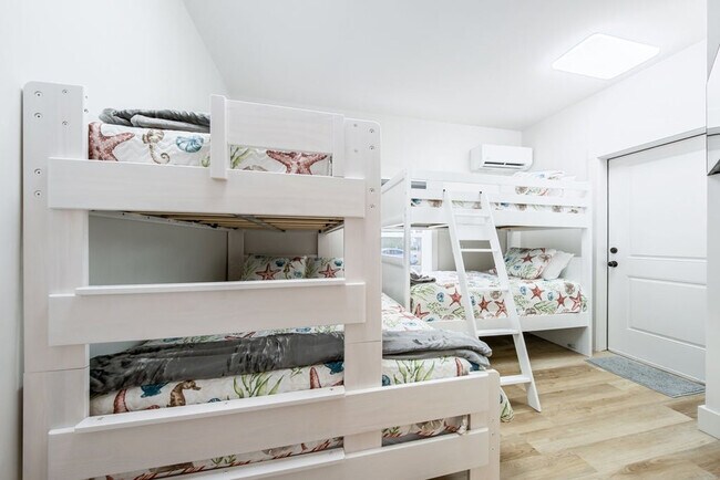 Building Photo - 238 Oleander Dr