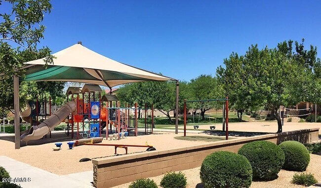 Building Photo - 16528 W Sherman St