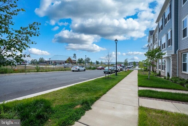 Building Photo - 1747 Riverbluff Ave