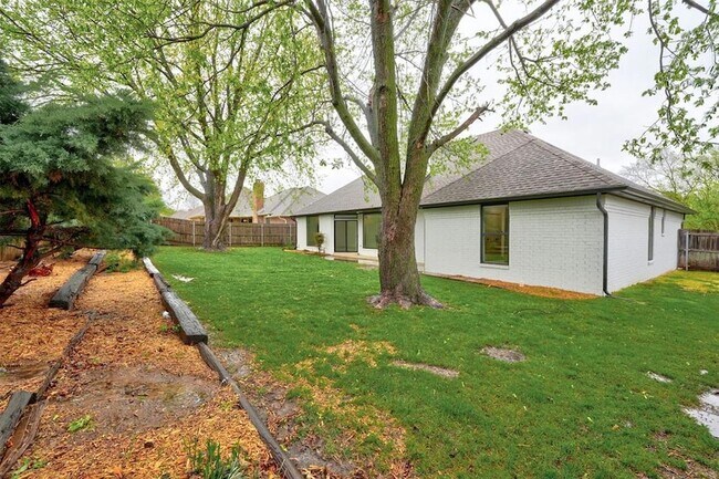 Building Photo - 3616 Burlington Dr