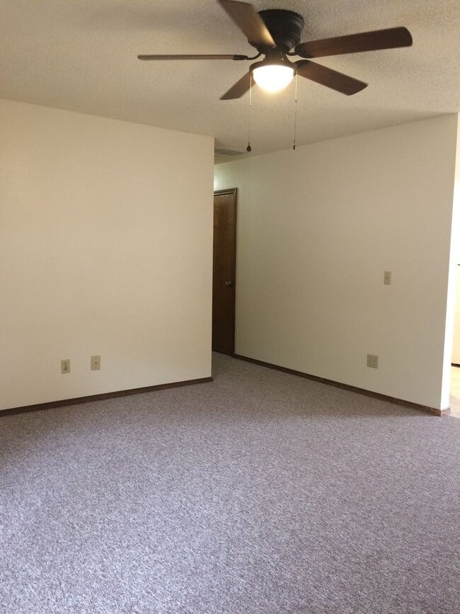 Building Photo - 3 Bedroom Ranch Nixa-Available to view now