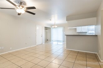 Building Photo - 206 N Forest Dr