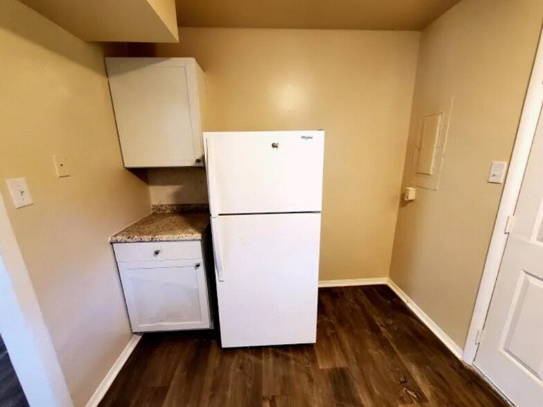 Building Photo - 1708 Carlisle Ave