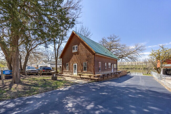 Building Photo - 3341 E 2059th Rd