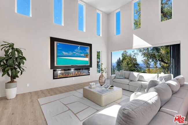 Building Photo - 7966 Mulholland Dr