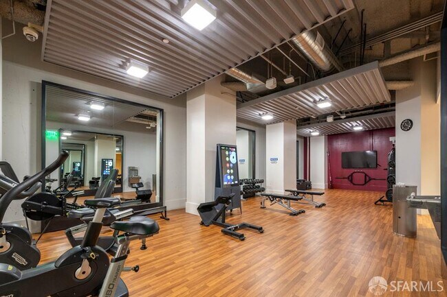 Building Photo - 333 Bush St