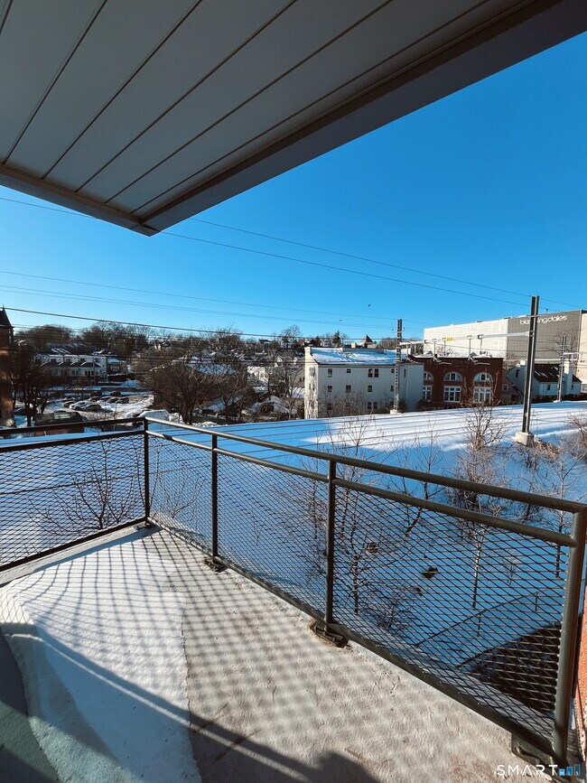 Building Photo - 33 N Water St