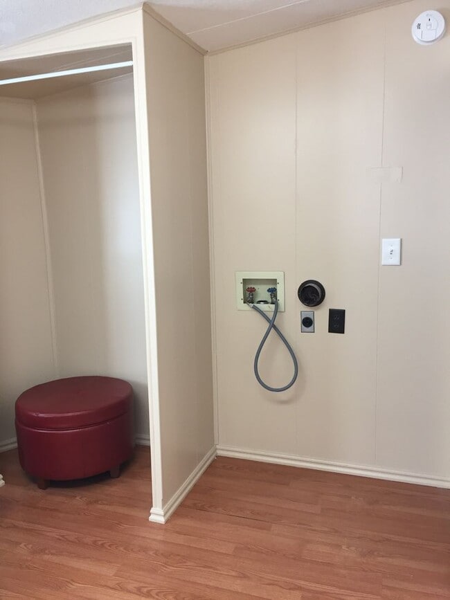 Building Photo - 55+ Community 1 Bed 1 Bath.