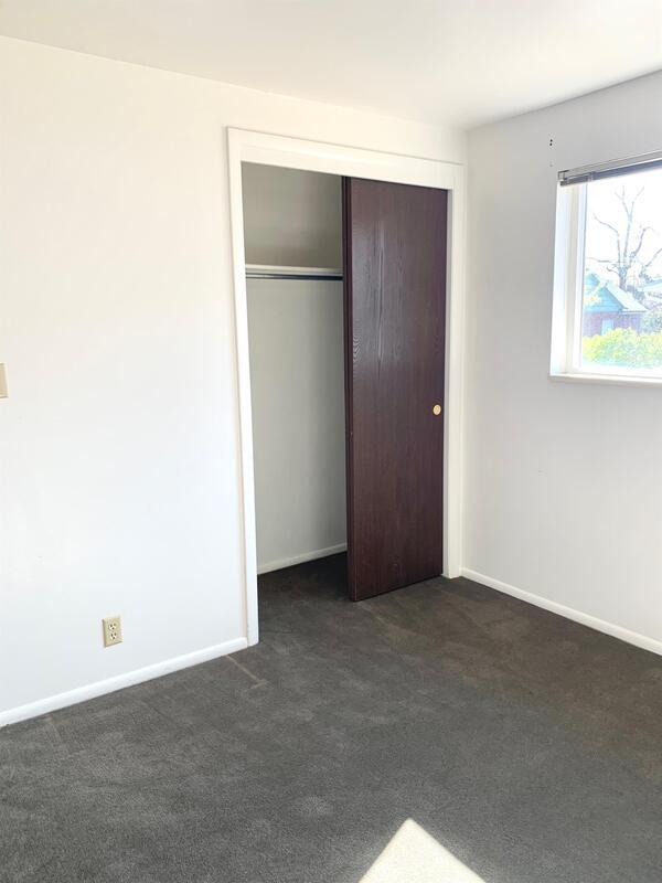 Building Photo - 258 N 400 W