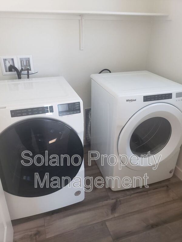 Building Photo - 2940 Sugar Pne St