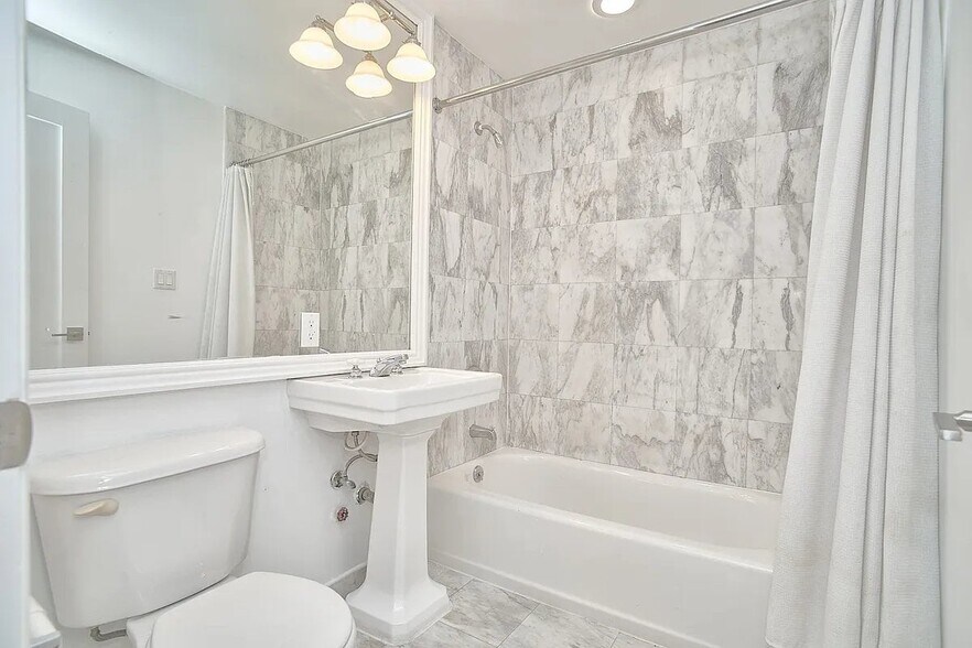 Building Photo - 114 Ridge St