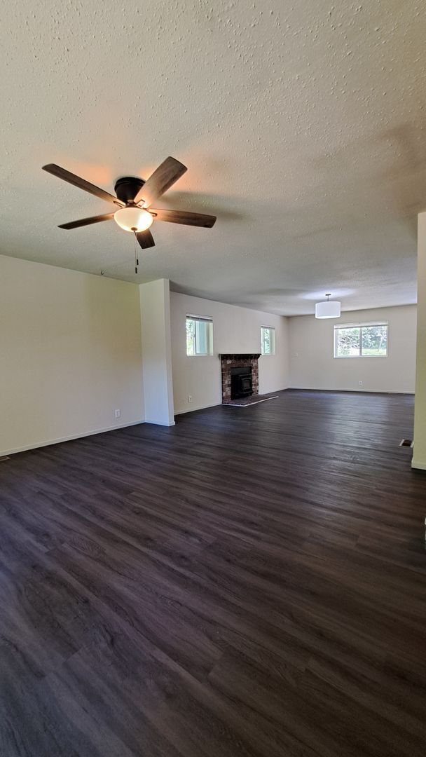 Building Photo - 3 Bedroom 2 Bath Home in Seabeck