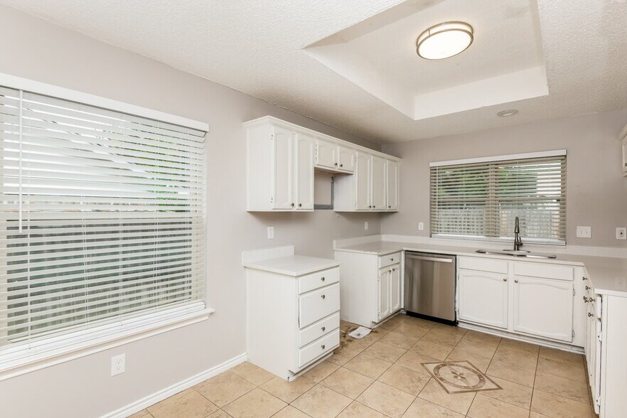 Building Photo - 2119 Belmont Park Dr