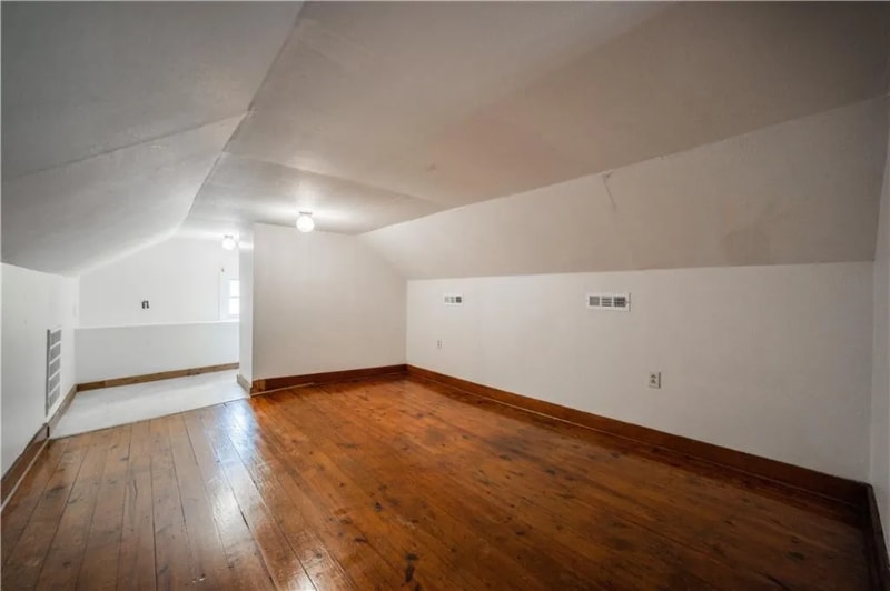 Building Photo - 129 W Main St